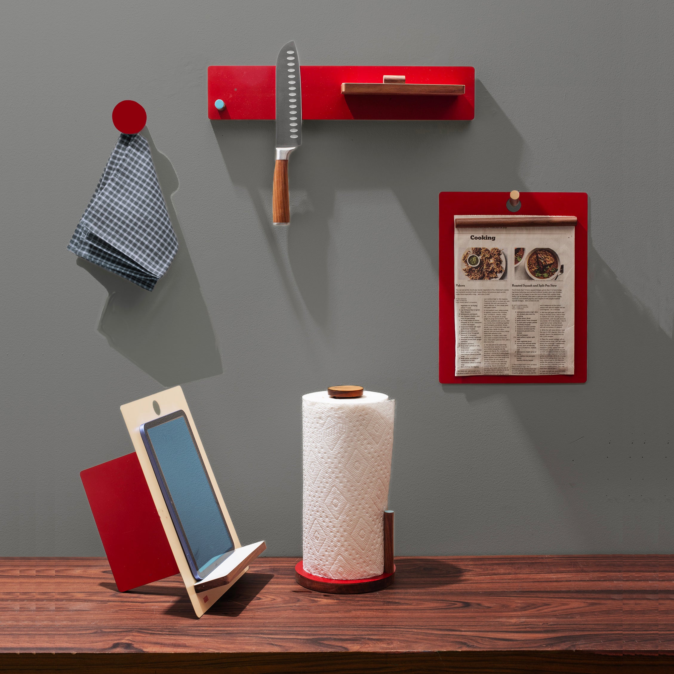04-     the paper towel keeper - walnut/red