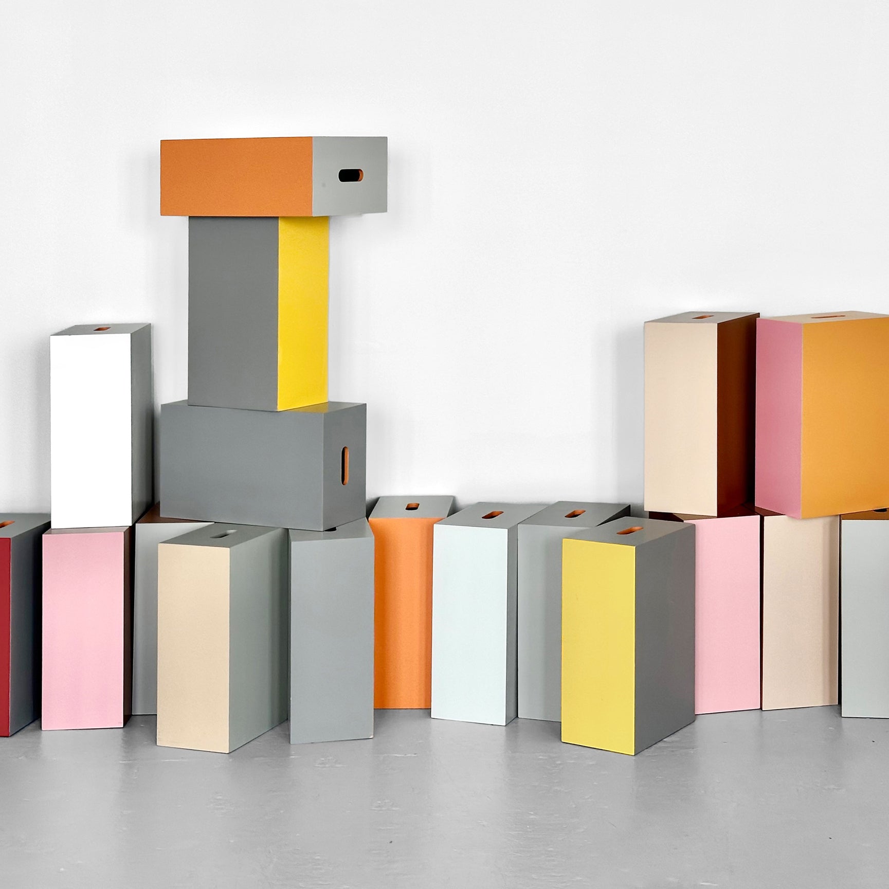 28-the apple box - AB06 red