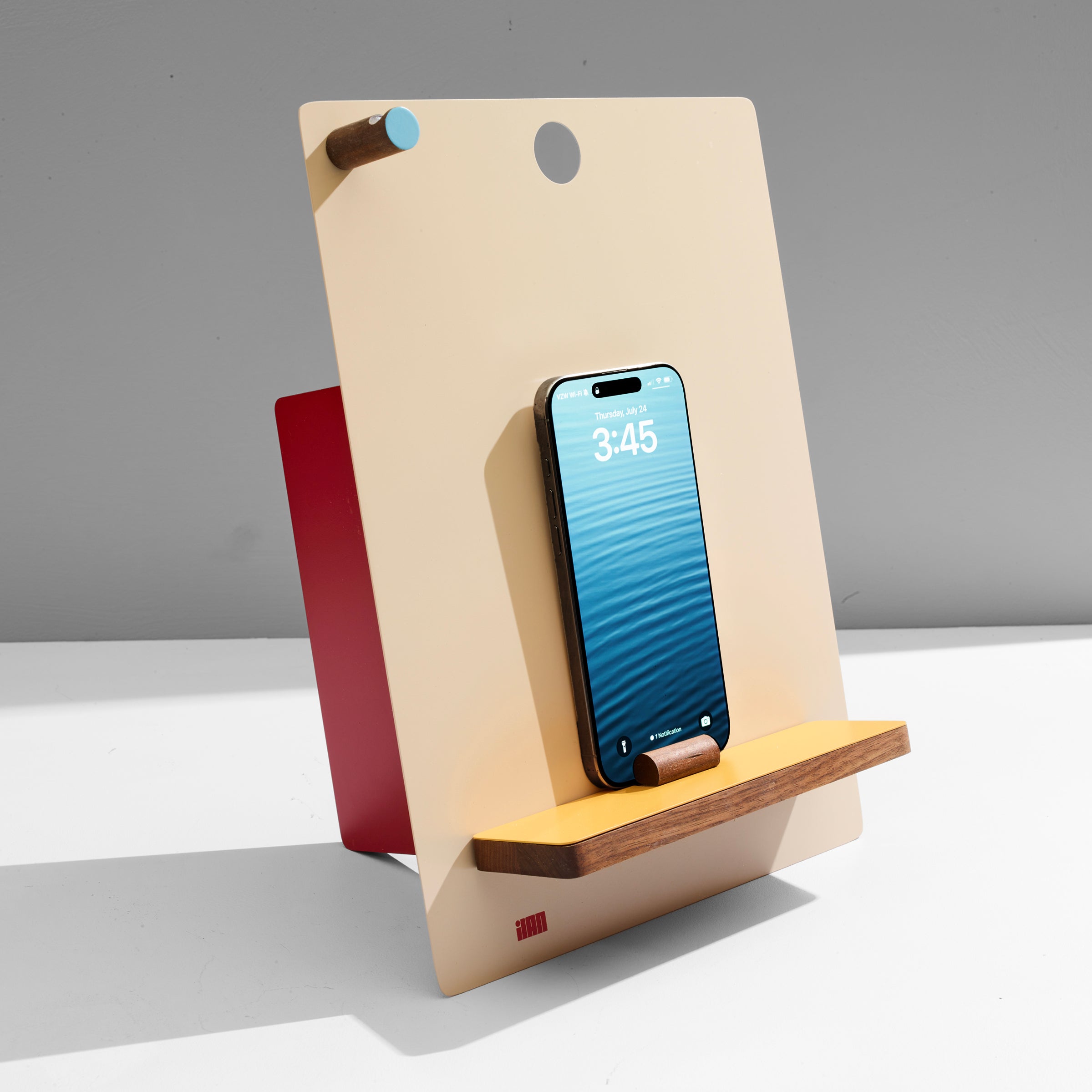 the easel - beige