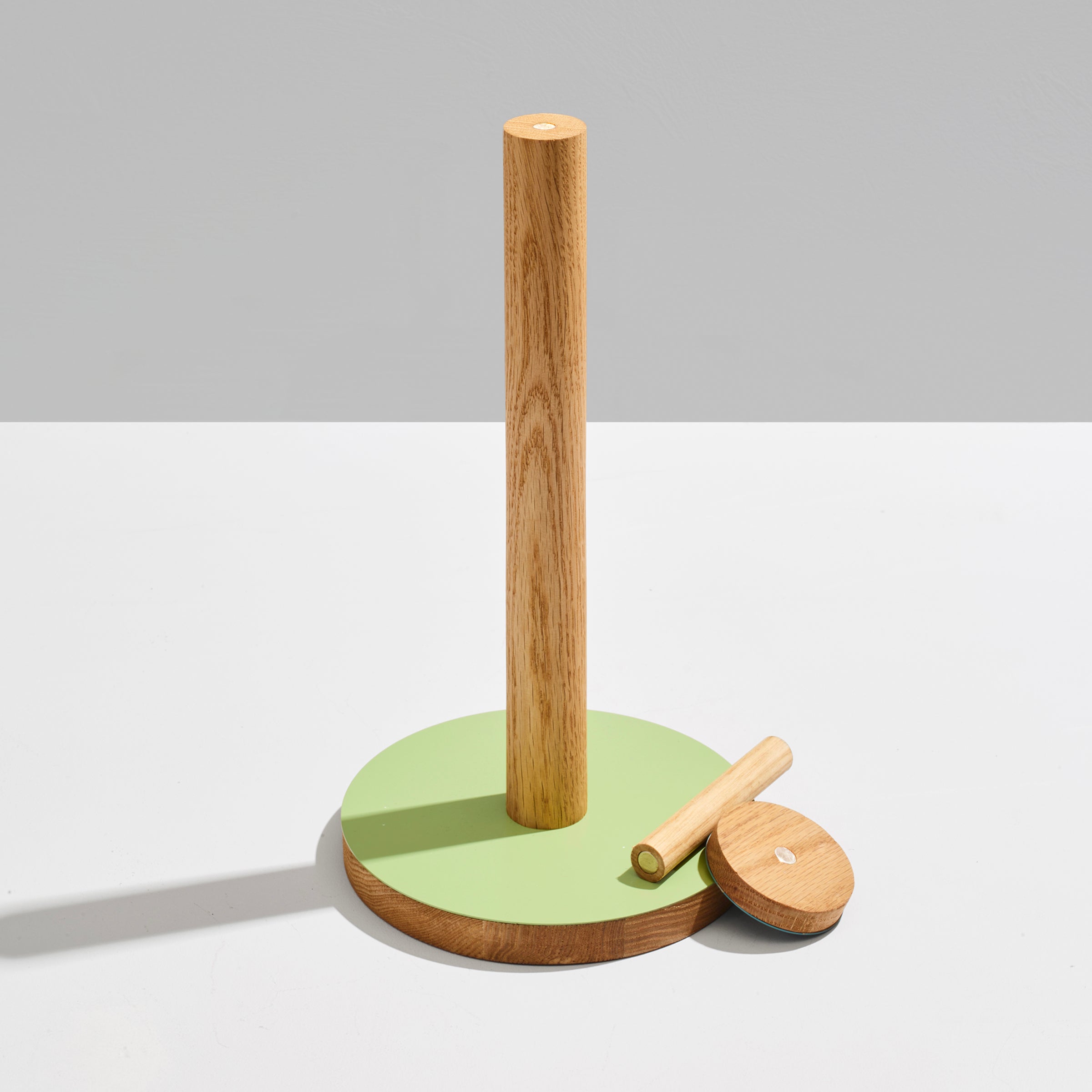the paper towel keeper - oak/green