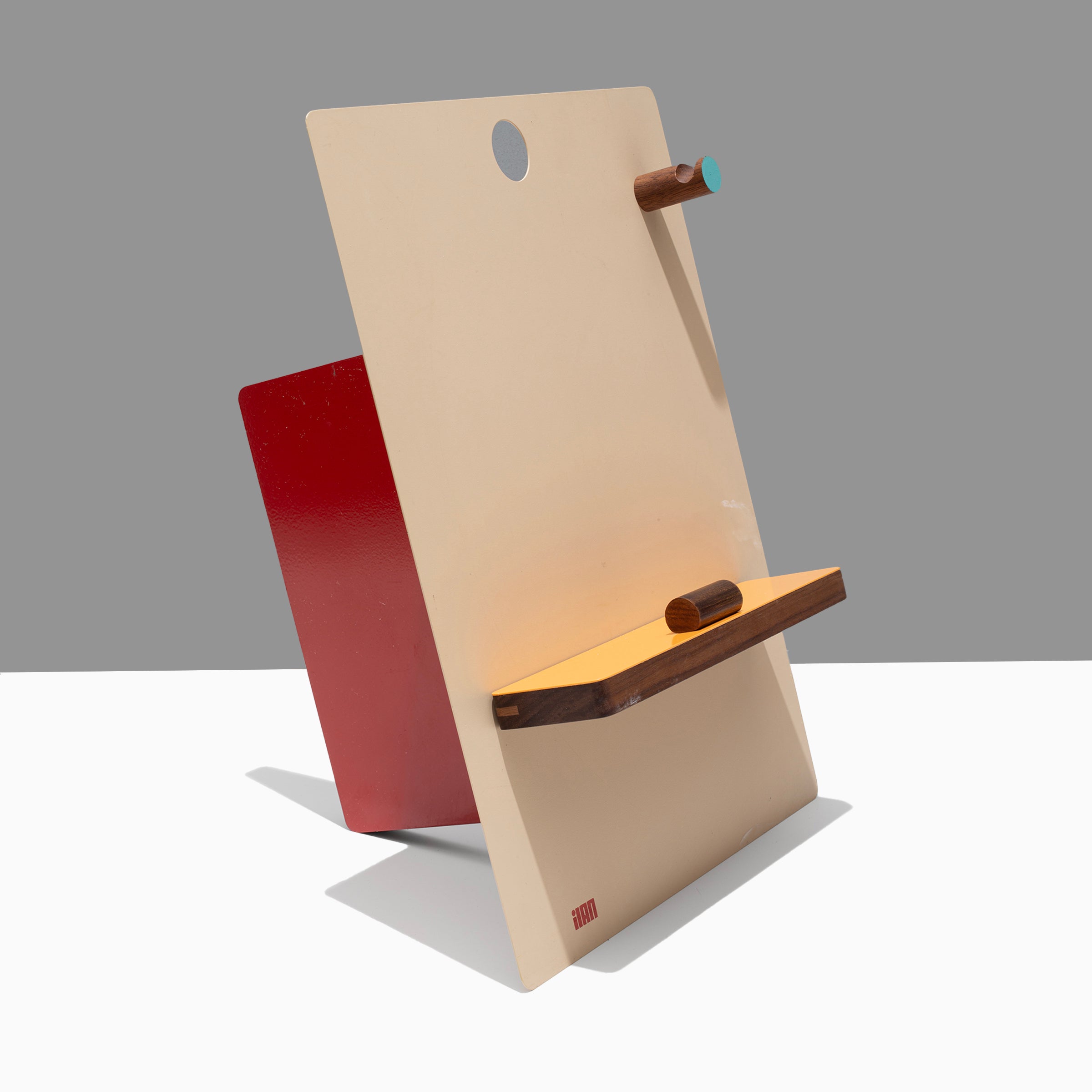 the easel - beige