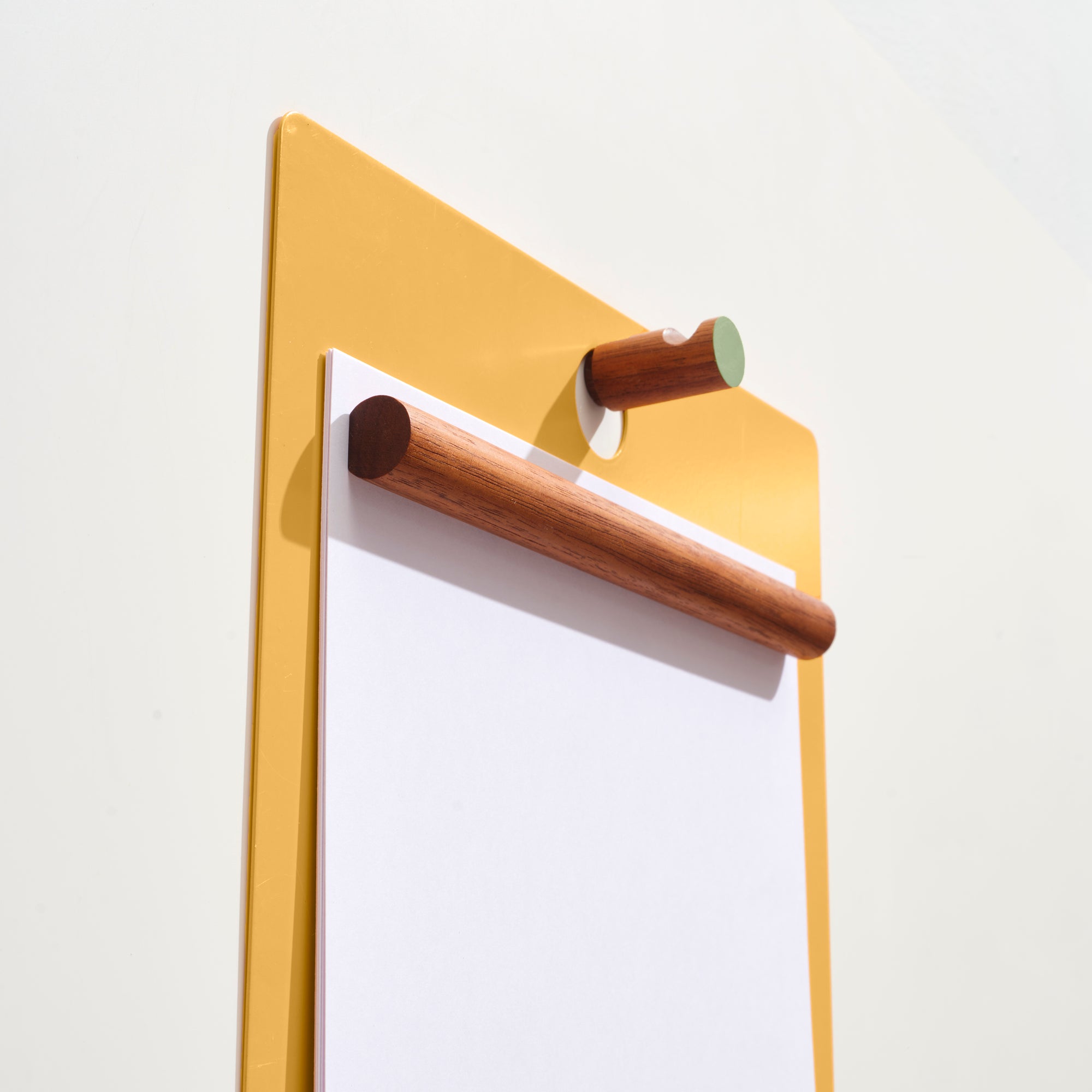 the magnetic clipboard-orange