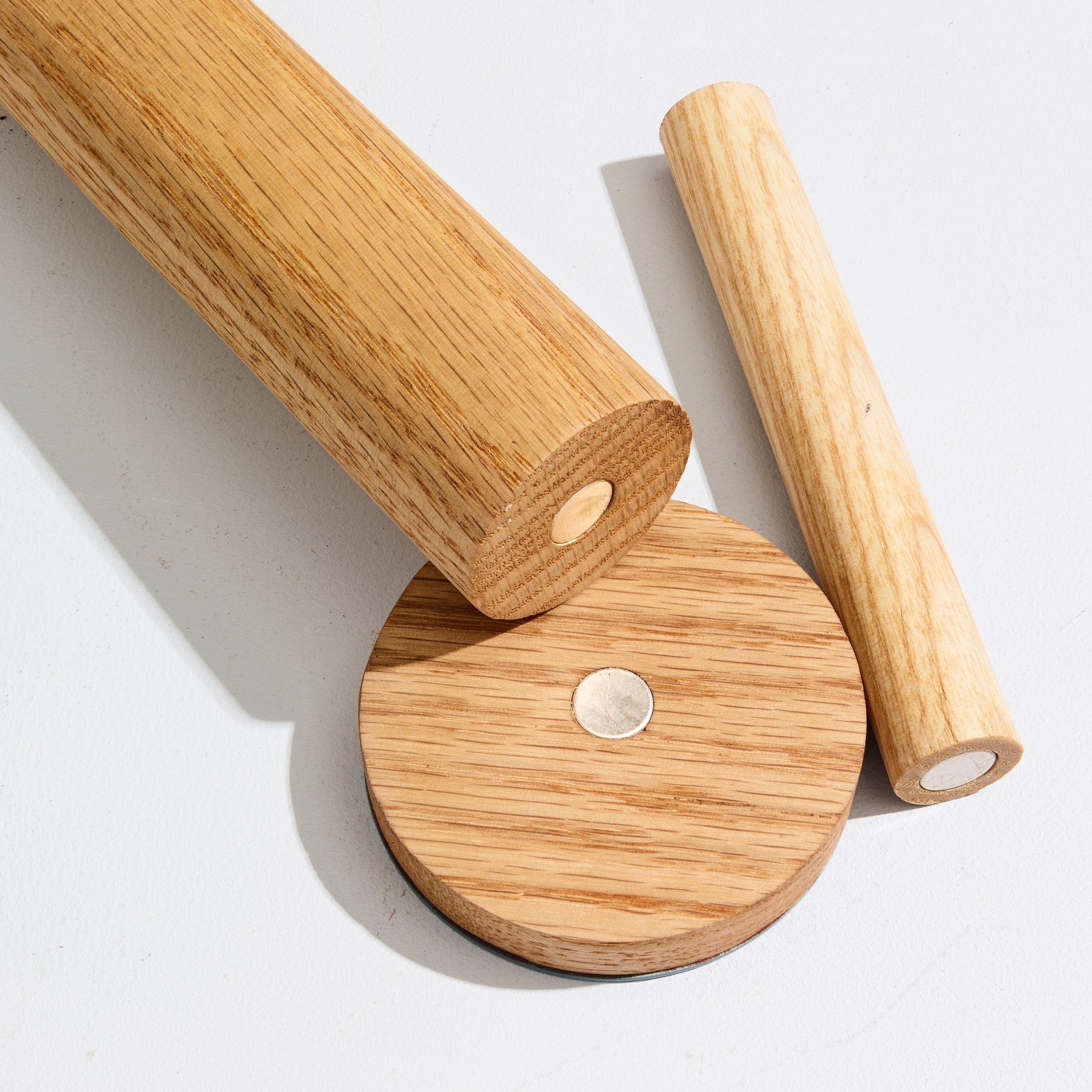 the paper towel keeper - oak/gray
