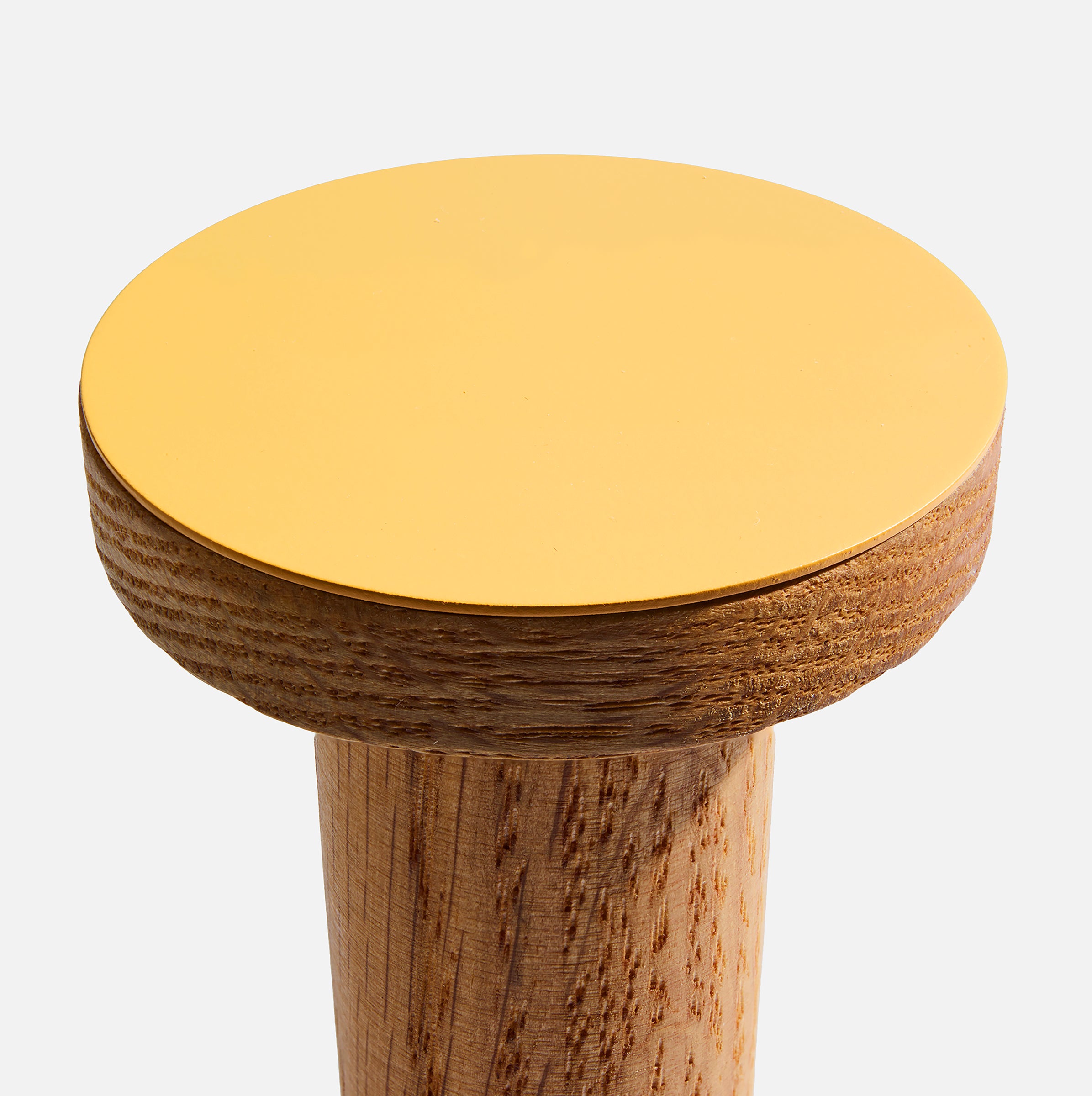 the paper towel keeper - oak/gray