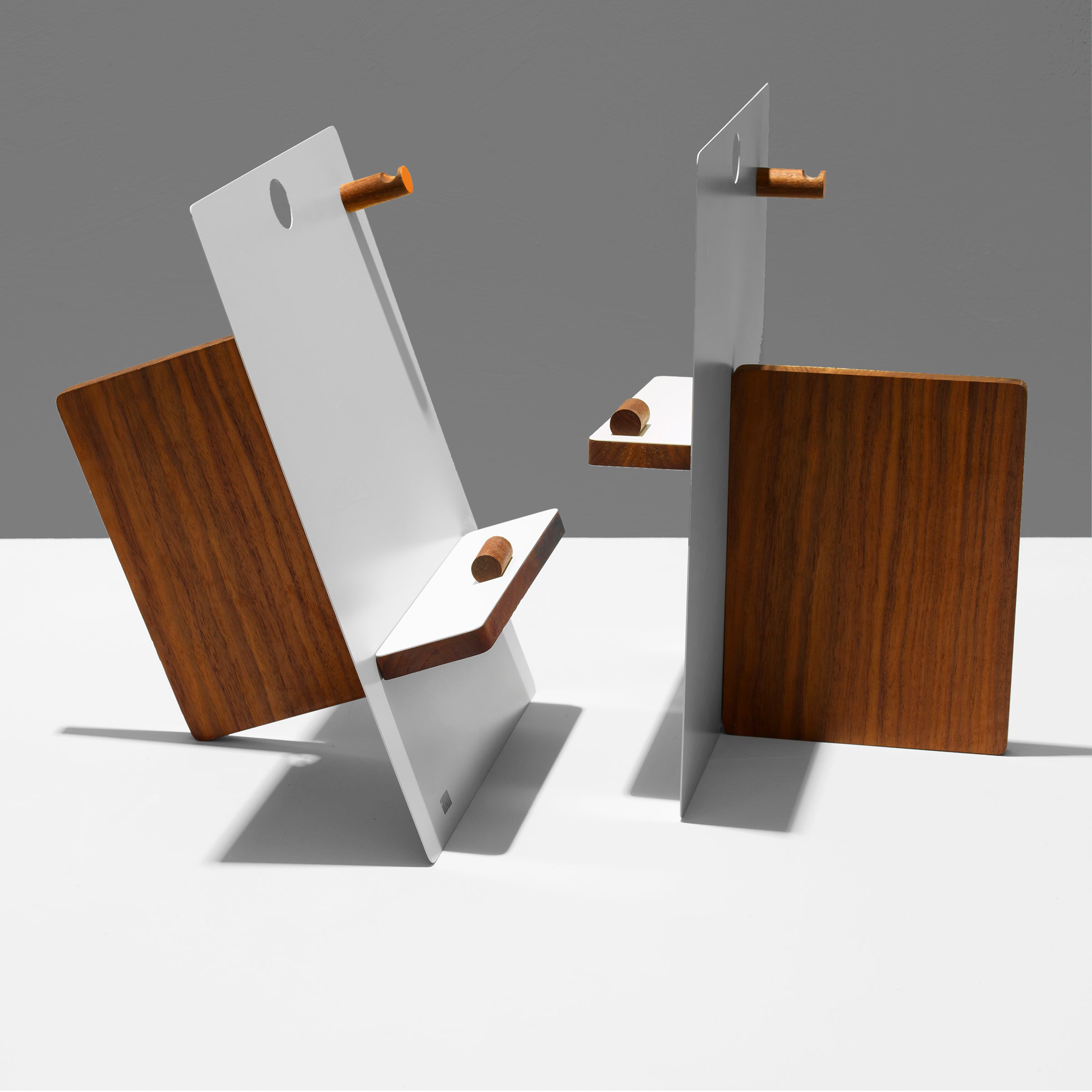 the easel - gray