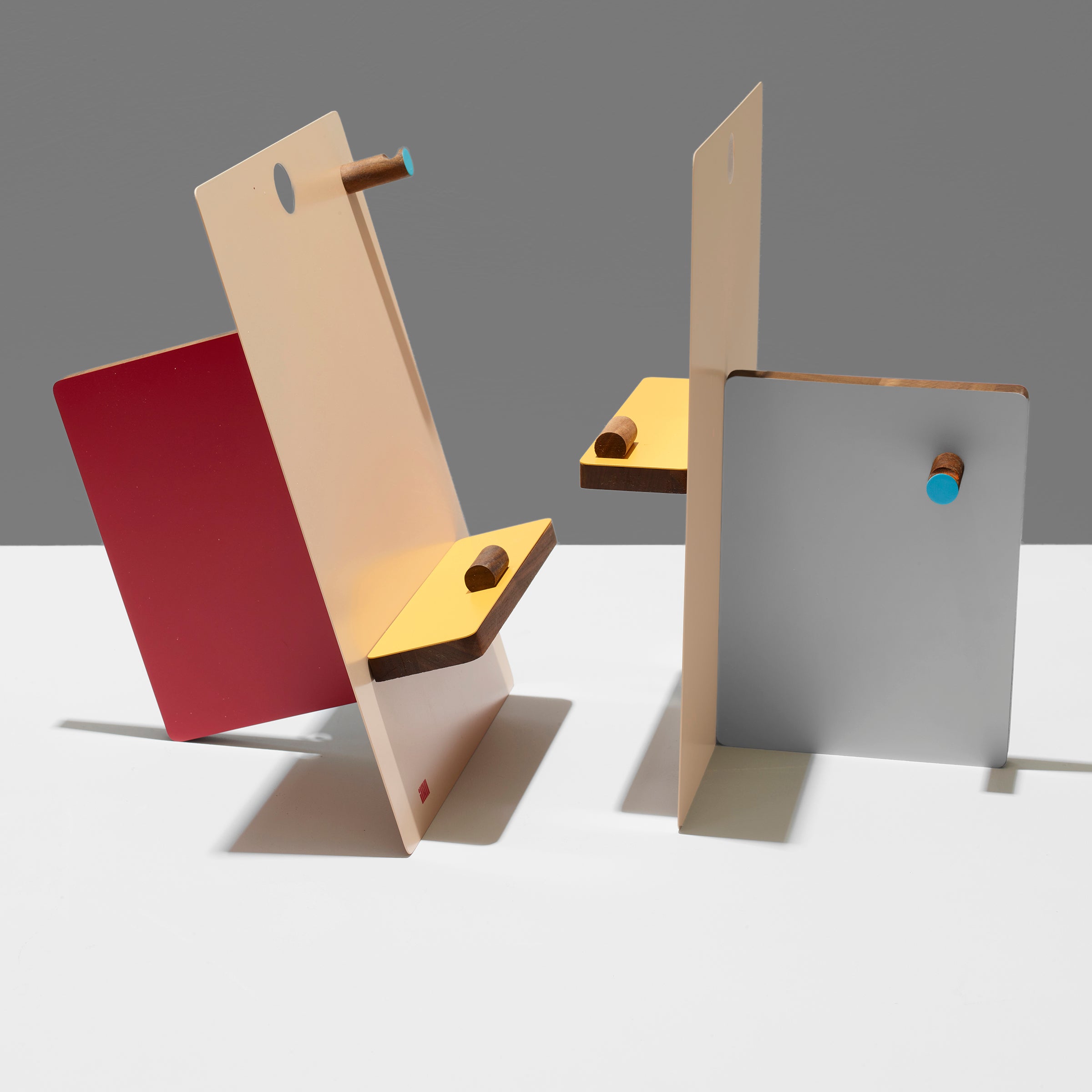 the easel - beige