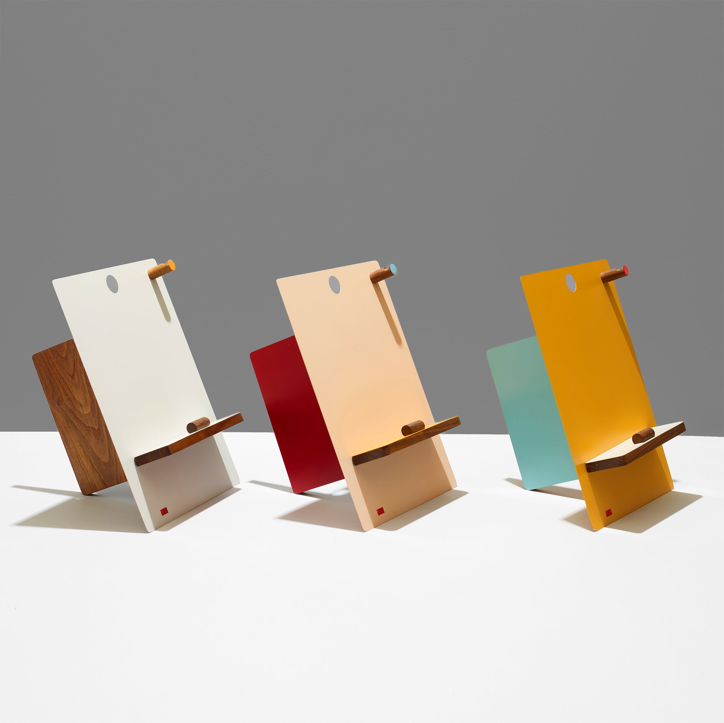 the easel - beige