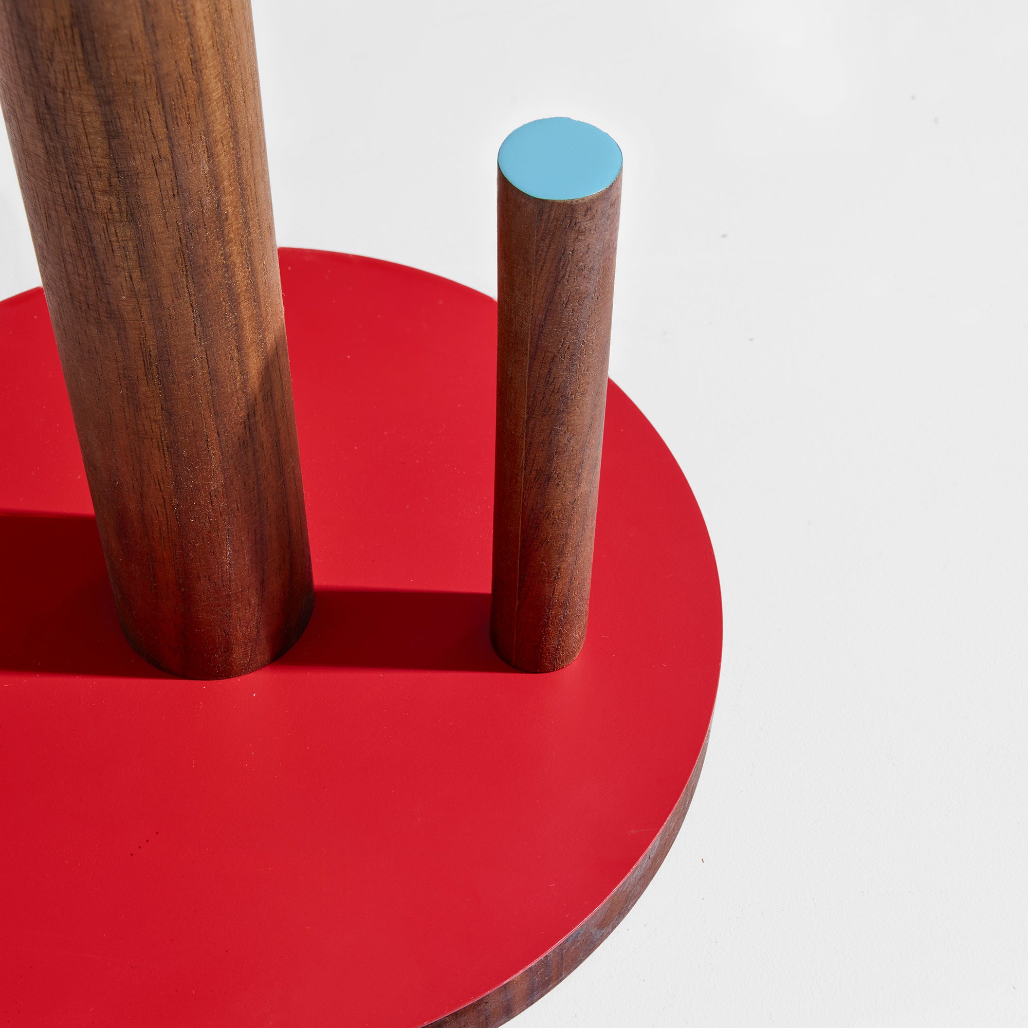 04-the paper towel keeper - walnut/red